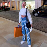 Gerade Jeans mit Herz-Graffiti-Print